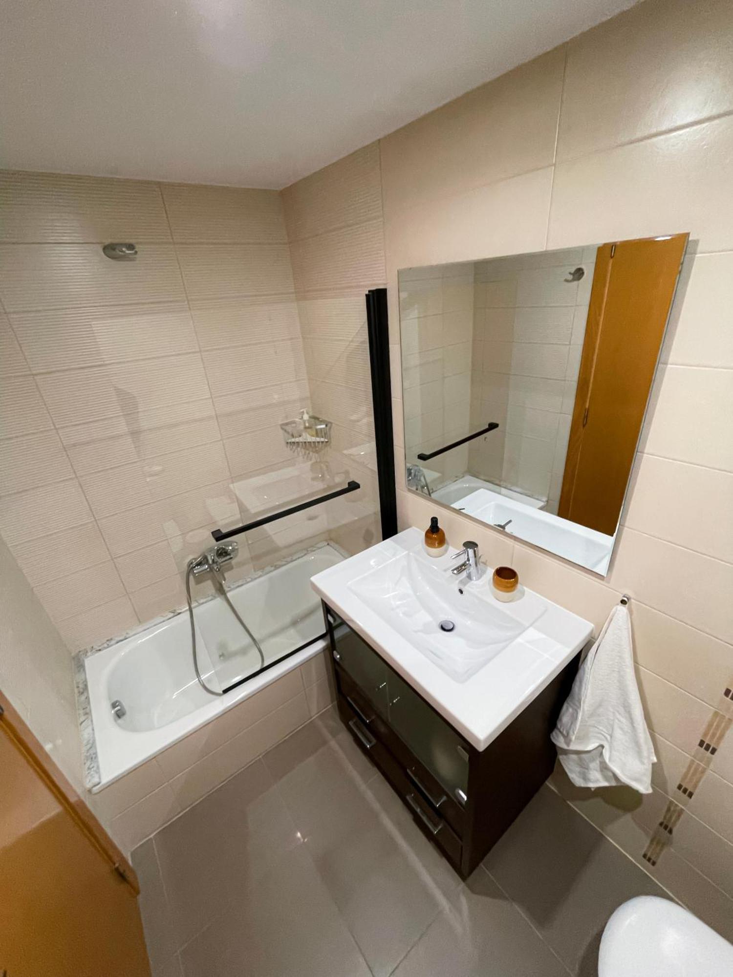 Privadas Con Bano En Piso Centrico *